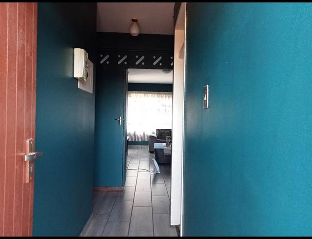 2 BEDROOM APARTMENT FOR SALE IN VANDERBIJLPARK CW 2